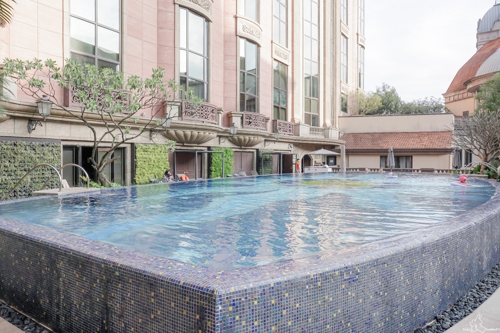 台北文華東方酒店戶外游泳池