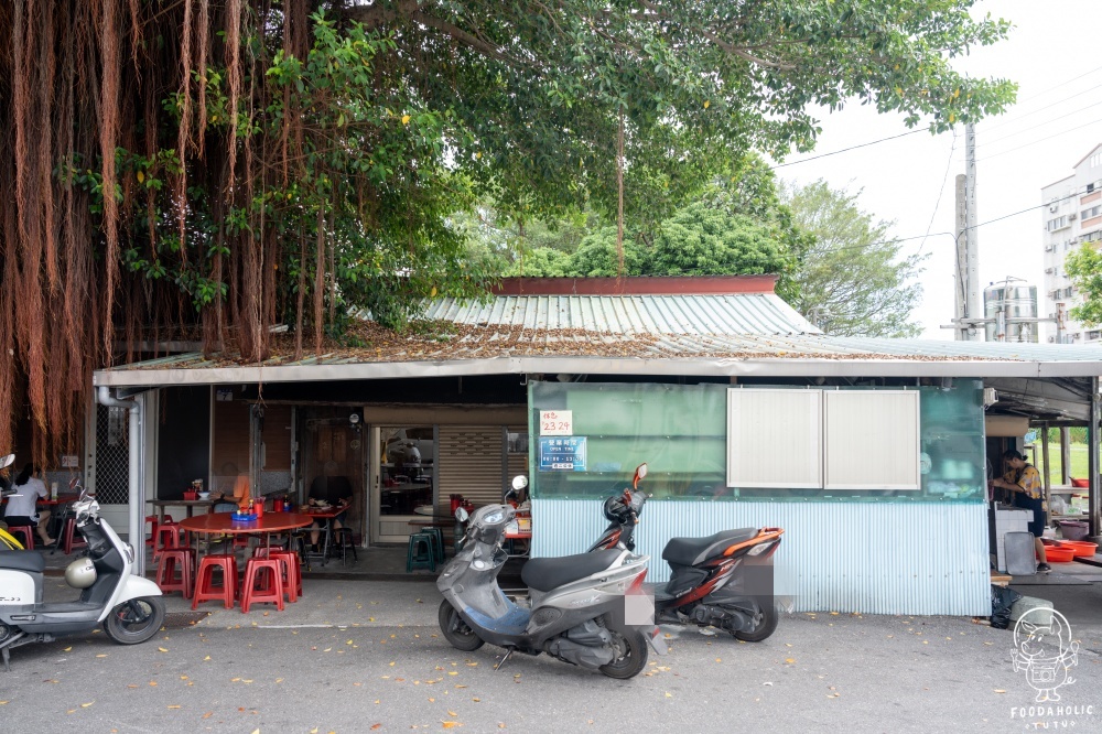 榕樹下麵店環境