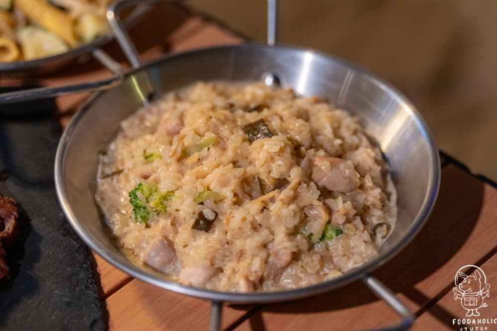 『宅度假』剝皮辣椒白醬雞肉燉飯