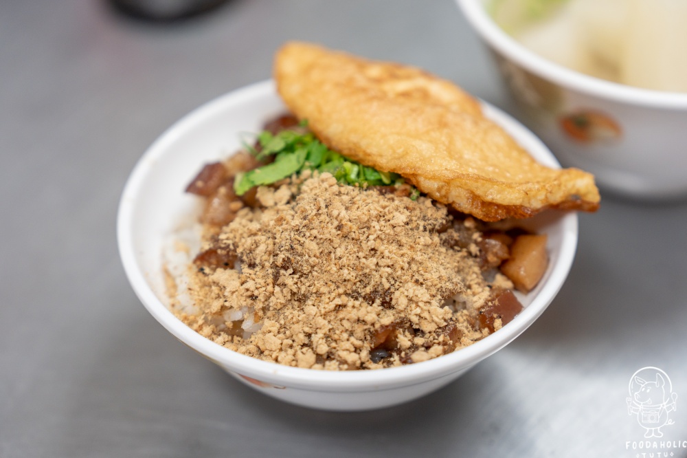 『前金肉燥飯』魚鬆肉燥飯加鴨蛋包（半熟）