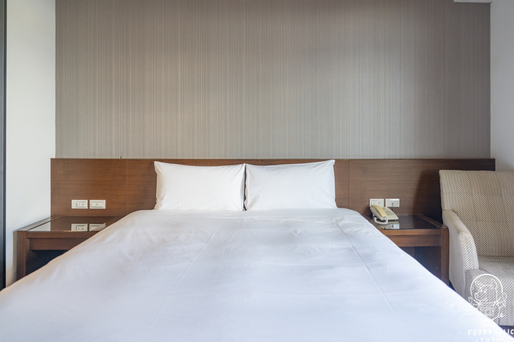 『雀客藏居 花蓮林森』經典雙人客房臥房空間