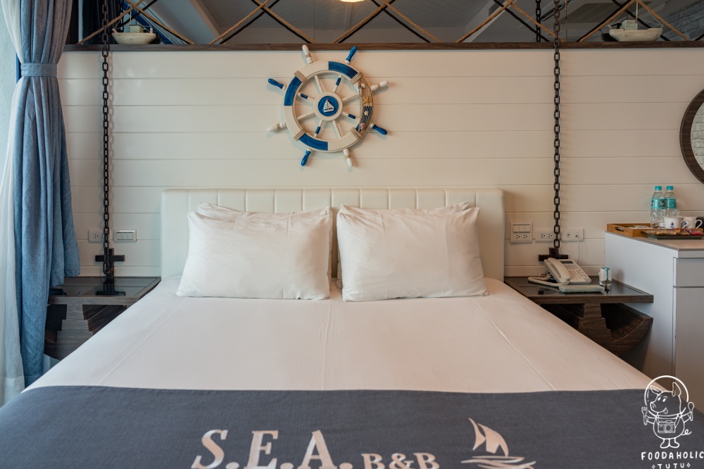 『S.E.A. 藍海曙光民宿』豪華海景雙人房臥房空間