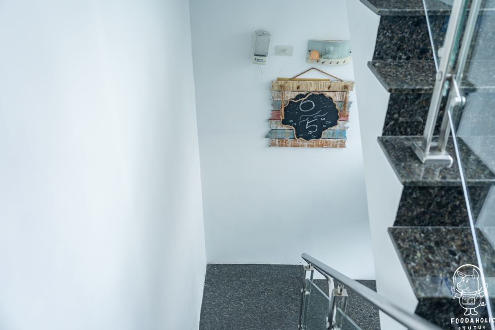 『S.E.A. 藍海曙光民宿』客房樓梯