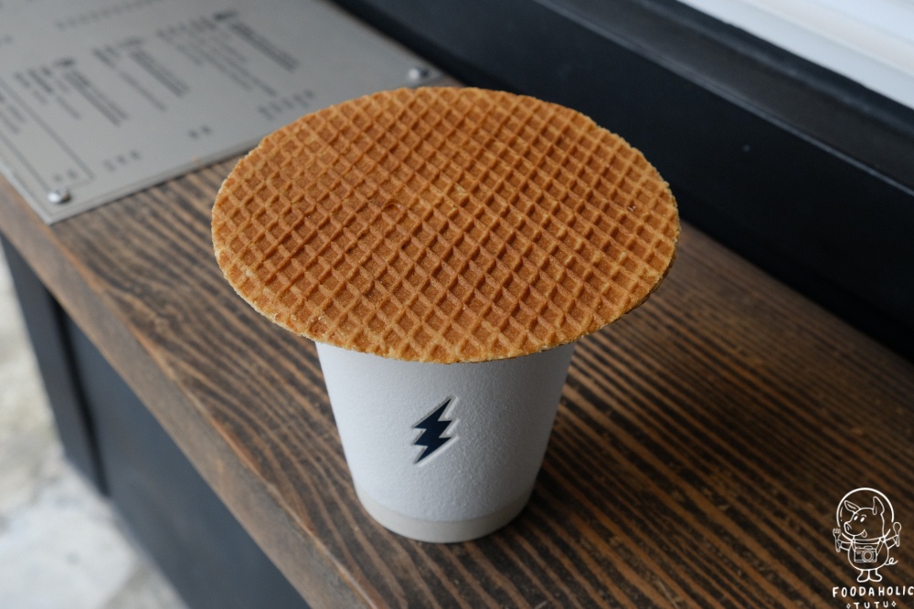 Coffee flash 快閃咖啡【焦糖荷蘭餅＋焙茶拿鐵】