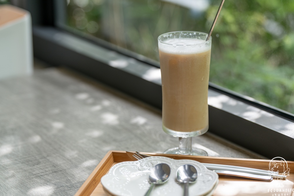 『百艾重乳酪蛋糕』冰拿鐵咖啡