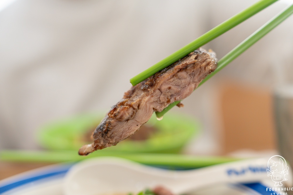 『Phở Wild 越式生牛肉河粉 迴萊』越級雞牛河粉（雞腿排＋生牛肉）