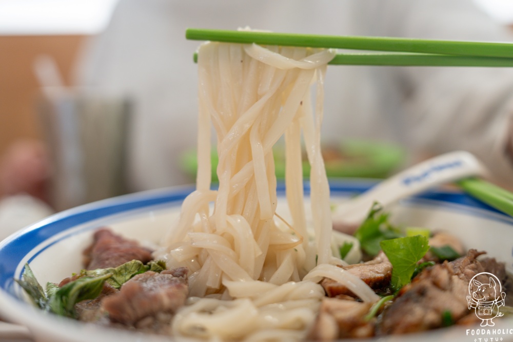 『Phở Wild 越式生牛肉河粉 迴萊』越級雞牛河粉(雞腿排+生牛肉)
