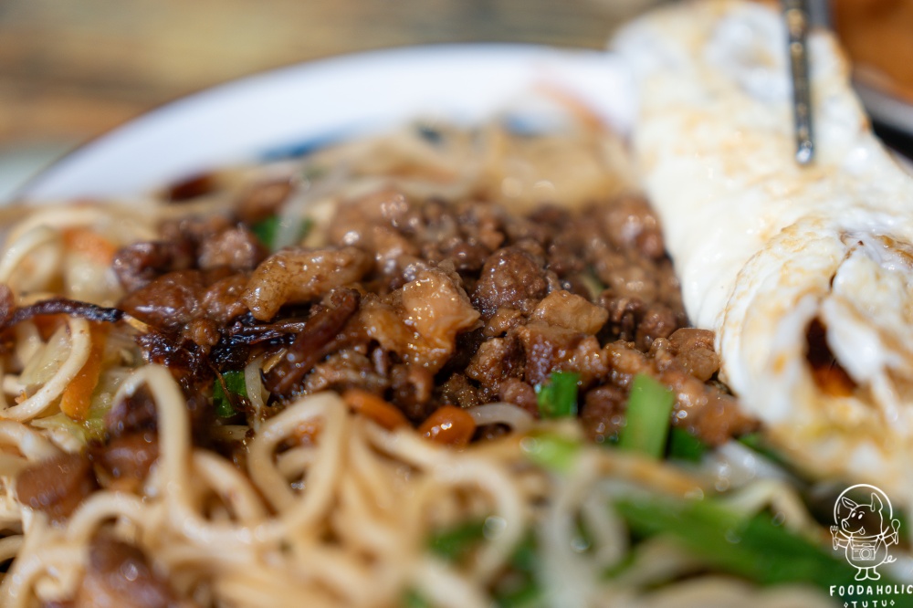 『按食吃吐司』阿嬤養的炒麵加蛋