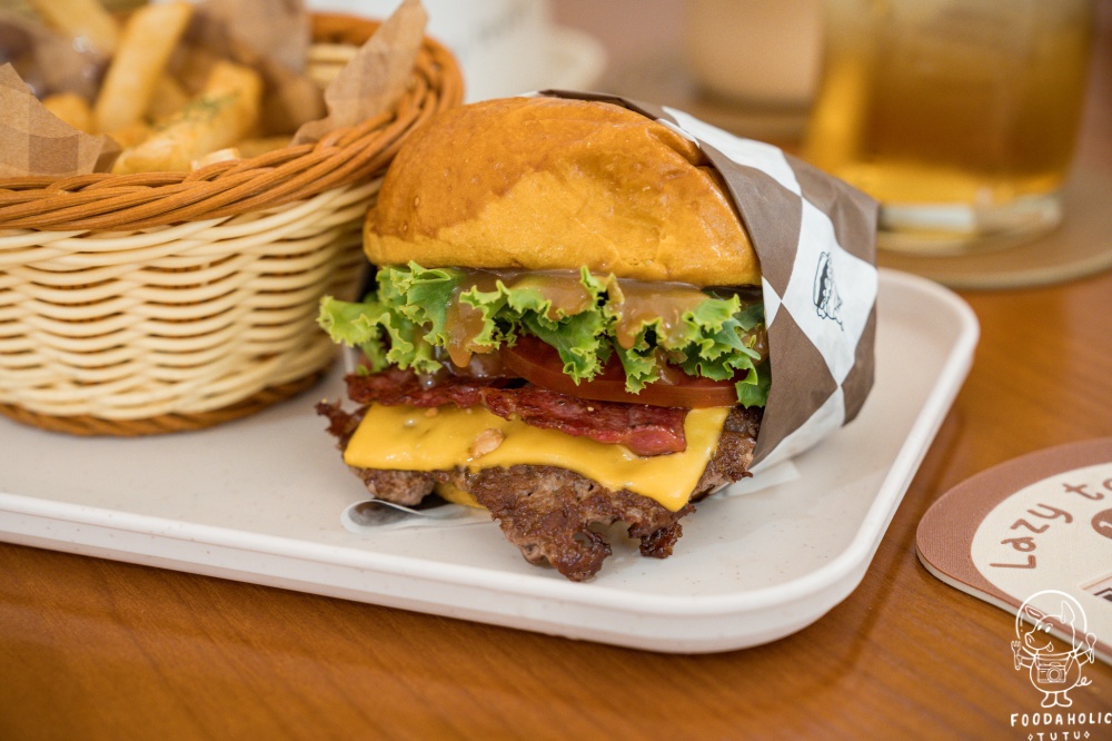 『Lazy toast 慵懶吐司』特製花生醬培根牛肉堡