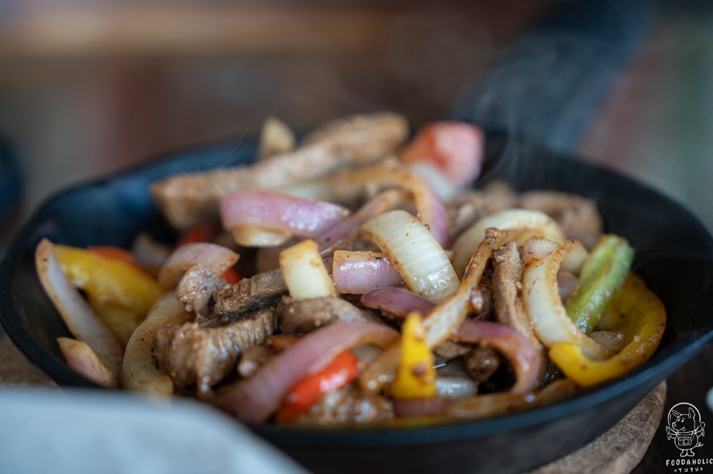 「Dos Tacos」牛排鐵板法士達