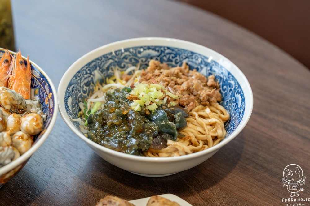 『招弟大飯店』黑金麻醬麵