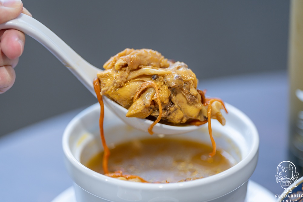 『招弟大飯店』黃金蟲草燉雞湯