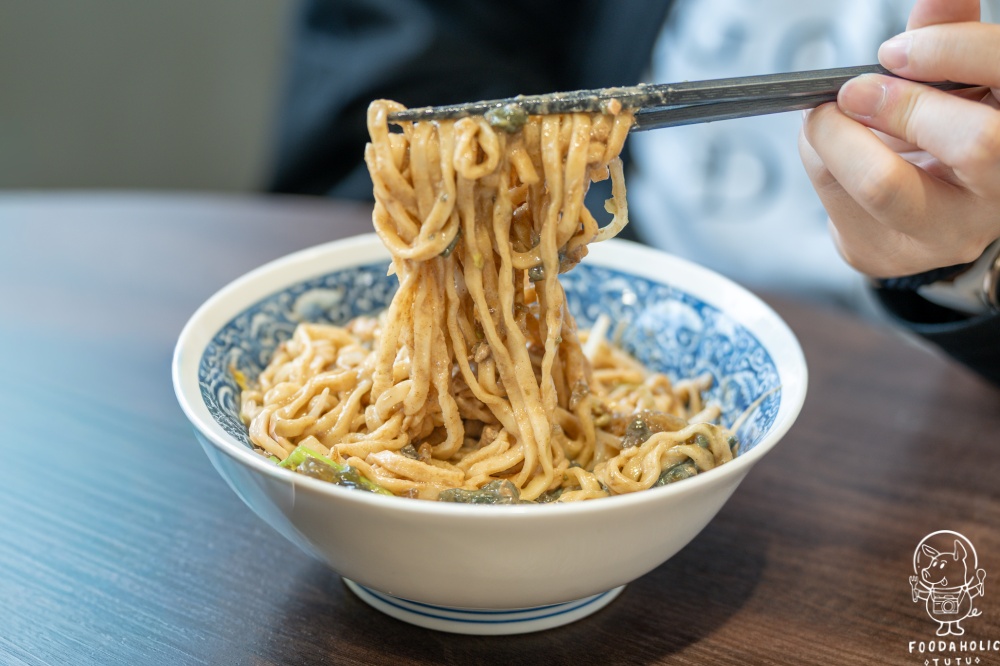『招弟大飯店』黑金麻醬麵
